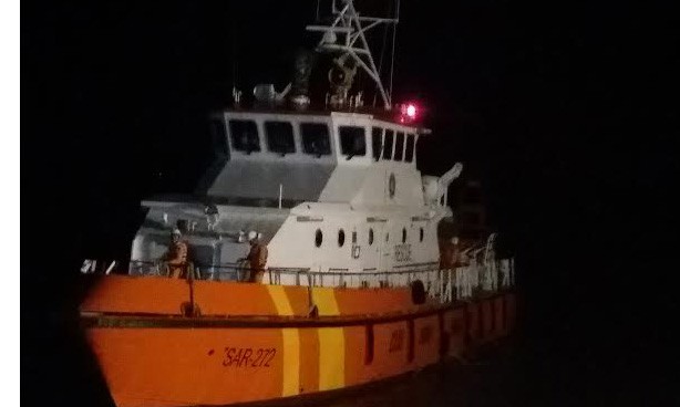 Tàu SAR 272 trong đội hình tàu tìm kiếm cứu nạn.