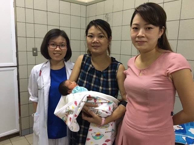 Mẹ con sản phụ Nguyễn Thị Mơ, bệnh nhân chạy thận nhân tạo đã sinh con an toàn