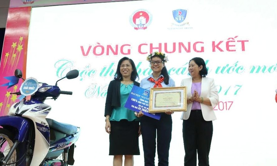 Vương Phối Ân học sinh trường THPT Võ Văn Kiệt đã giành giải Nhất cuộc thi Chắp cánh ước mơ 2017.