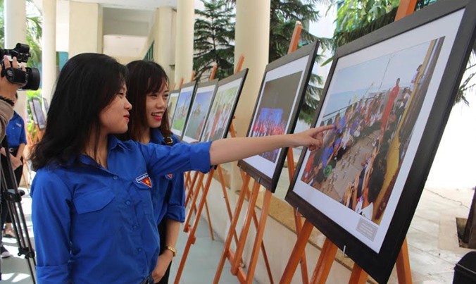 Triển lãm ảnh Tuổi trẻ vì biển đảo quê hương trưng bày 60 tác phẩm về Trường Sa.