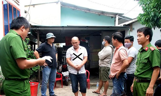 Nguyễn Ngọc Quỳnh (dấu X), trú khu phố 2, phường Đông Lương, TP Đông Hà bị bắt giữ ngày 11/6/2017 về hành vi mua bán ma túy. ẢNH: Q.H