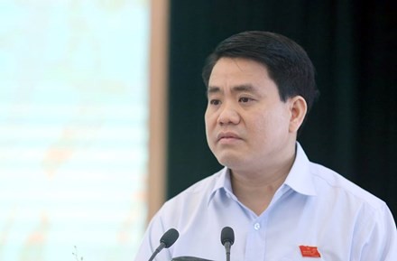 Chủ tịch UBND TP Hà Nội phát biểu tại buổi tiếp xúc cử tri quận Hoàn Kiếm.