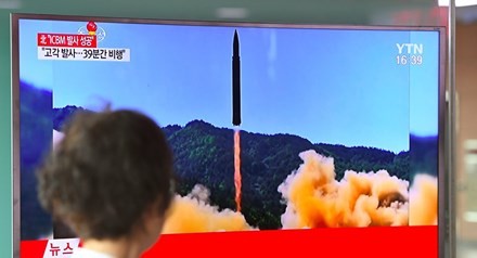 Hình ảnh về vụ thử tên lửa mới nhất do Triều Tiên công bố.