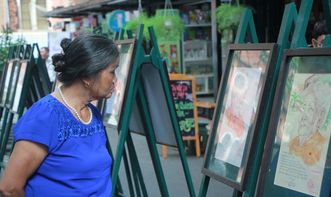 Triển lãm chân dung ký họa về 100 Mẹ Việt Nam Anh hùng trên địa bàn TPHCM do họa sỹ Đặng Ái Việt thực hiện