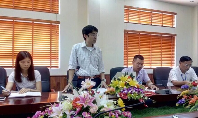 Ông Nguyễn Quang Huy (đứng) được coi là giám đốc Sở trẻ nhất ở Lạng Sơn hiện nay. Ảnh: TL