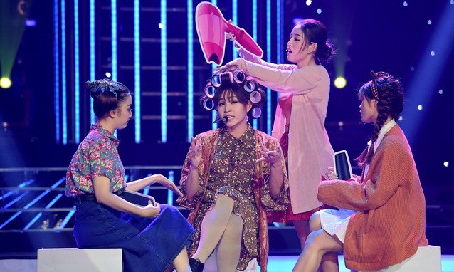 Jun Phạm gây ấn tượng ngay từ tập đầu tiên với màn hóa thân thành nữ ca sĩ Bích Phương.