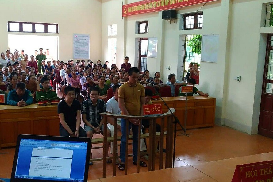 Bị cáo Vi Văn Quang bị tòa án nhân dân huyện tuyên phạt 9 tháng tù giam.