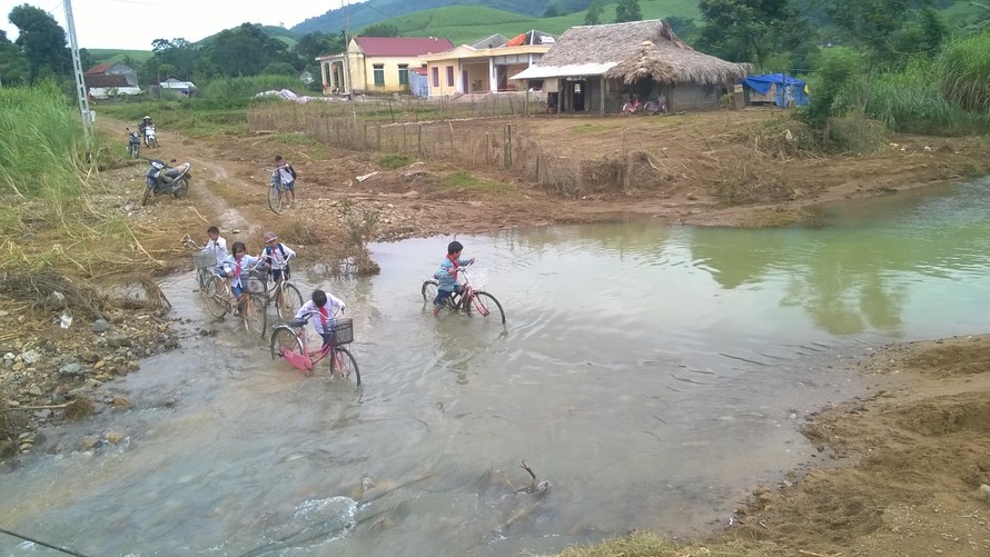 Thanh Hóa: Nhiều học sinh chưa thể trở lại trường sau mưa lũ