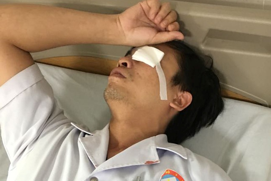 Bác sỹ Trần Thanh Sơn bị hành hung đến bất tỉnh.