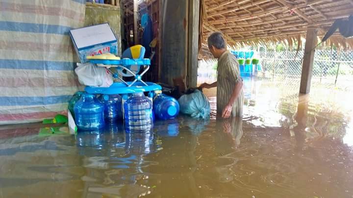 Vỡ đê bao cồn Khương ở quận Ninh Kiều, TP Cần Thơ gây ngập nhà dân hồi tháng 8 âm lịch Ảnh: Minh Trung