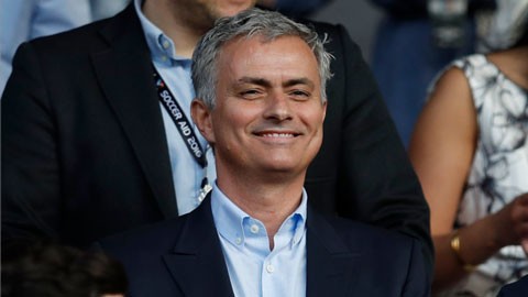 Mourinho dùng PSG để vòi lương khủng từ M.U