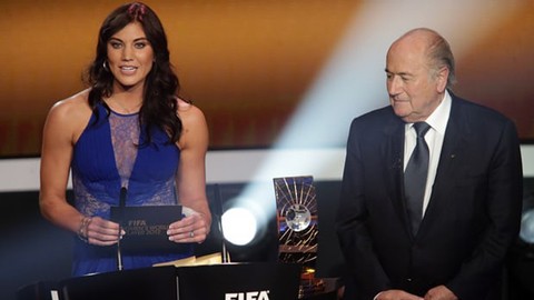 Nữ thủ môn tố cựu chủ tịch FIFA quấy rối tình dục