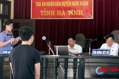 Bị cáo Ngô Văn Giáp tại phiên tòa (ảnh báo Hà Tĩnh).