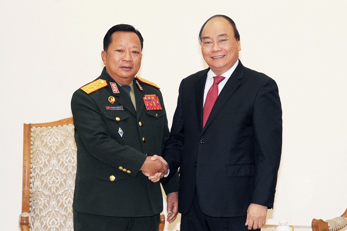 Thủ tướng Nguyễn Xuân Phúc tiếp Bộ trưởng Quốc phòng Lào