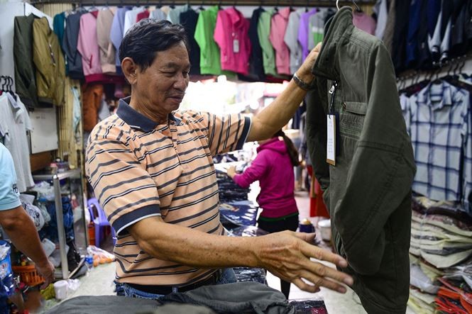 Tin nóng 24H: Người Sài Gòn đổ xô mua áo khoác ngày lạnh dưới 20 độ C