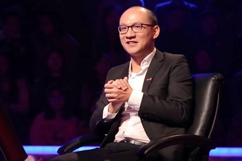 MC Phan Đăng ngượng ngùng khi giới thiệu sai tên người chơi ngay lần đầu dẫn chương trình.