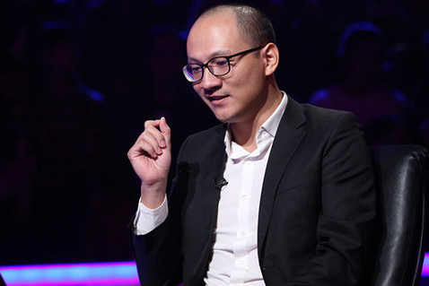 Hình ảnh nhà báo Phan Đăng trong chương trình "Ai là triệu phú".