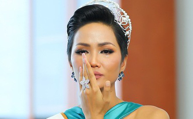 Thêm một lần Hoa hậu H'Hen Niê khiến người hâm mộ xúc động khi kể về quá khứ của mình.
