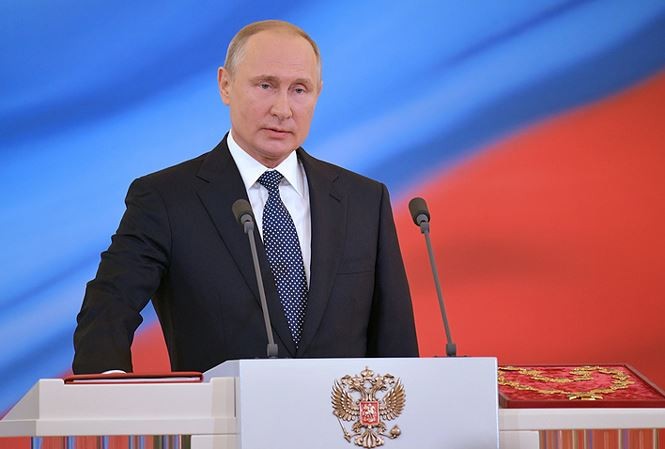 Ông Putin tuyên thệ nhậm chức Tổng thống Nga. Ảnh: Tass