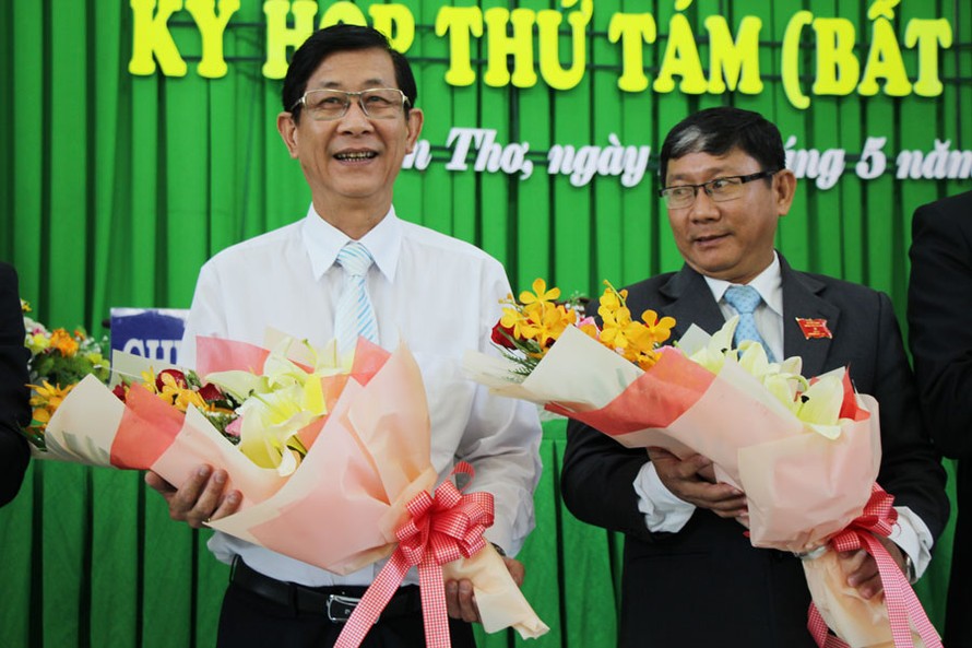 Ông Lư Thành Đồng (áo trắng) - Giám đốc Sở Giao thông vận tải TP. Cần Thơ