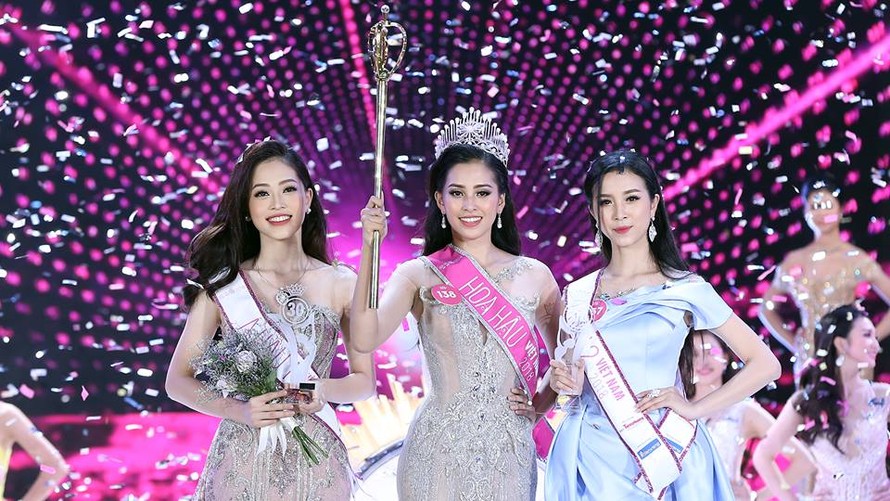Khoảnh khắc vỡ oà của Trần Tiểu Vy đăng quang Hoa hậu Việt Nam 2018