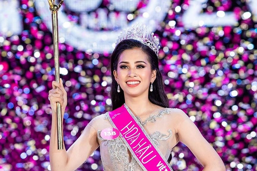 Khoảnh khắc đăng quang của Tân Hoa hậu Việt Nam 2018 Trần Tiểu Vy đêm 16/9. 
