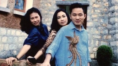 Tùng Dương và vợ quen biết nhau thông qua sự giới thiệu của ca sĩ Thanh Lam.