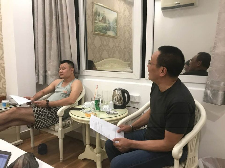 MC Lại Văn Sâm tập hát chèo cùng nghệ sĩ Tự Long và Xuân Bắc.