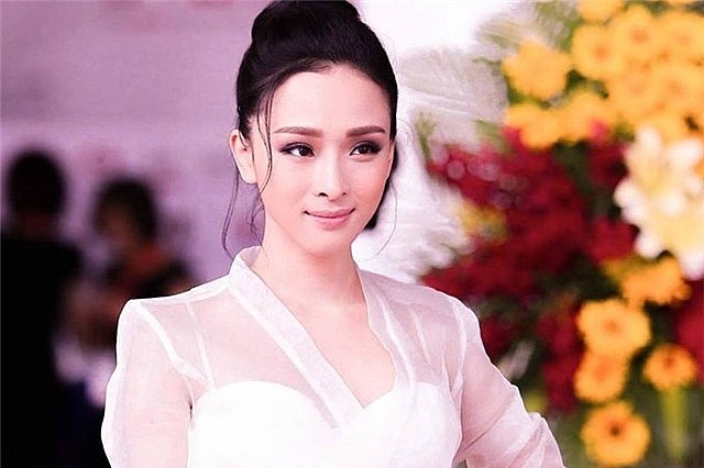 Hoa hậu Trương Hồ Phương Nga từng tham gia diễn xuất bộ phim “Người lính” và góp mặt trong một số MV ca nhạc, nhiều sự kiện của làng giải trí với vai trò là MC.