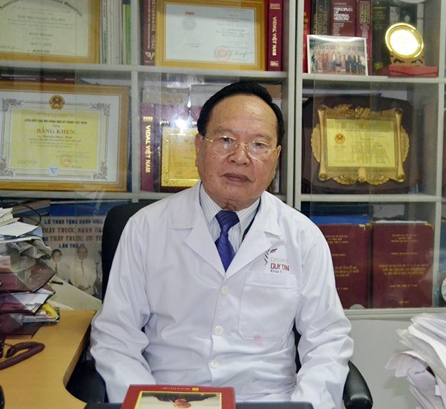 Thầy thuốc Nhân dân, PGS. TS. Nguyễn Ngọc Minh tại ĐH Duy Tân