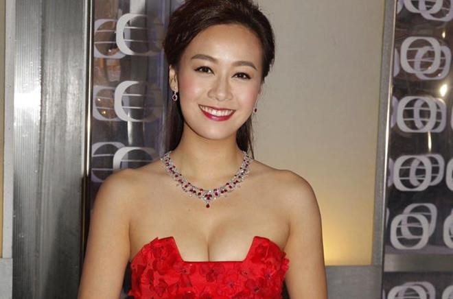 Showbiz 26/5: Á hậu Hong Kong xin phá sản sau scandal ngoại tình
