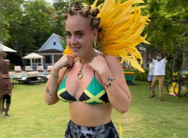 Showbiz 31/8: Adele bị phản ứng khi mặc áo tắm in quốc kỳ Jamaica