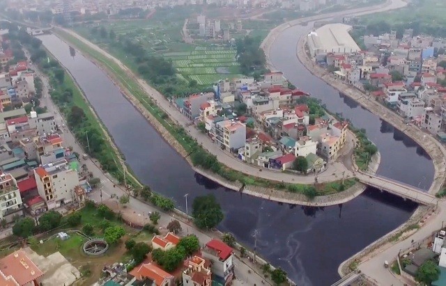 Sông Tô Lịch hiện tại đang bị ô nhiễm nặng nề.