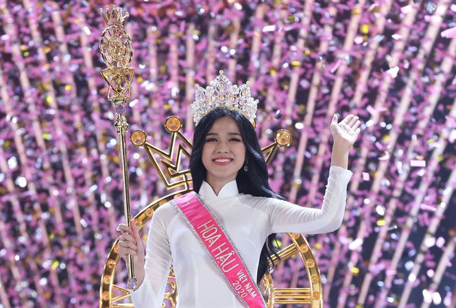 Khoảnh khắc Đỗ Thị Hà đăng quang Hoa hậu Việt Nam 2020.