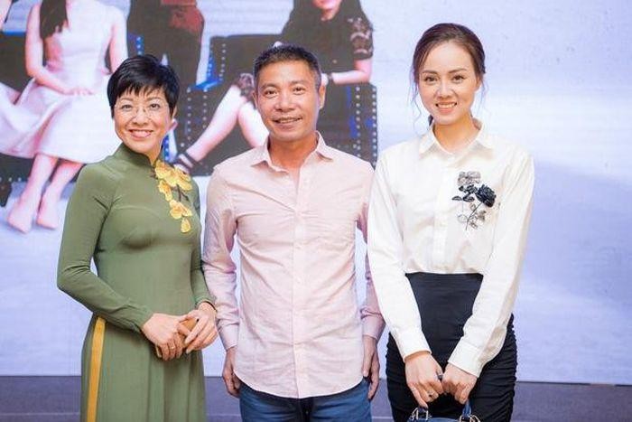 Showbiz 25/10: Cuộc trò chuyện giữa MC Thảo Vân và bà xã của NSND Công Lý gây sốt