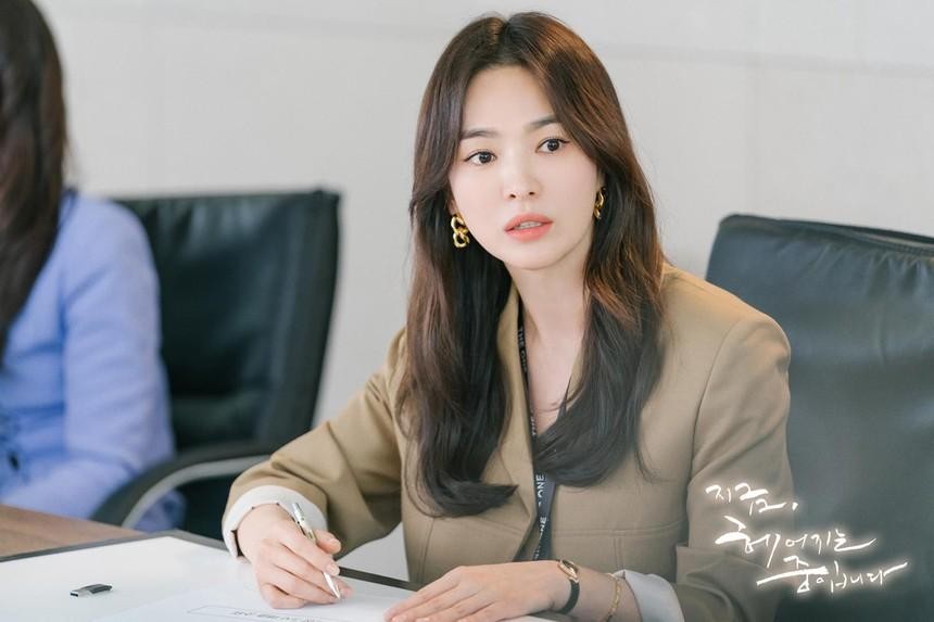 Showbiz 17/11: Song Hye Kyo gây thất vọng trong phim mới