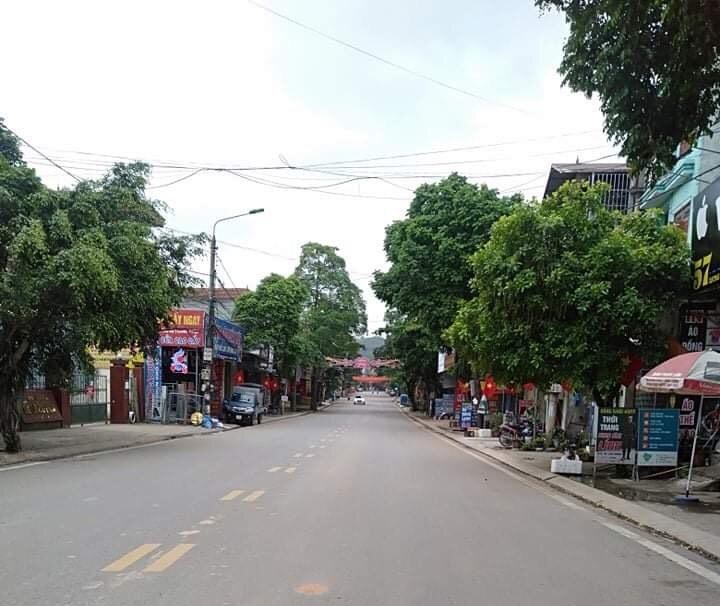 Đường phố trên địa bàn huyện Hữu Lũng trong ngày đầu thực hiện giãn cách xã hội - Ảnh: Duy Chiến 