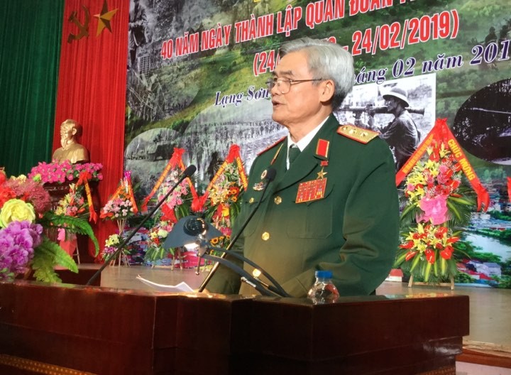 Trung tướng Nguyễn Như Hoạt, Trưởng ban liên lạc CCB Quân đoàn 14 đọc diễn văn kỷ niệm .Ảnh: Duy Chiến