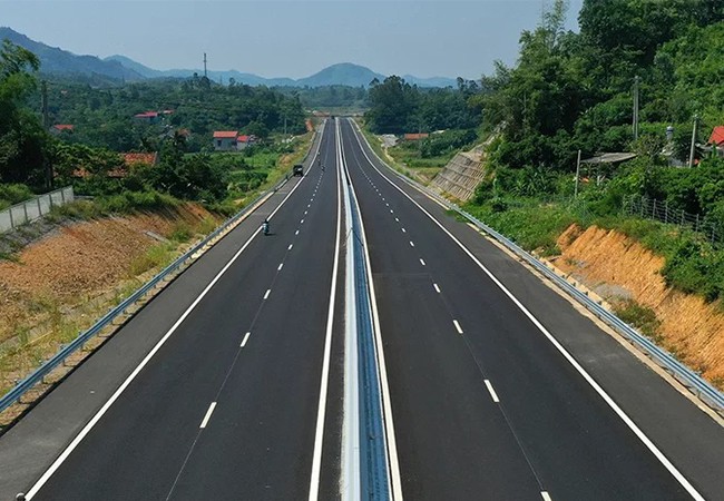 Đường đã làm xong nhưng chưa thể lưu thông tuyến đường cao tốc Bắc Giang- Lạng Sơn .Ảnh: B. Đô