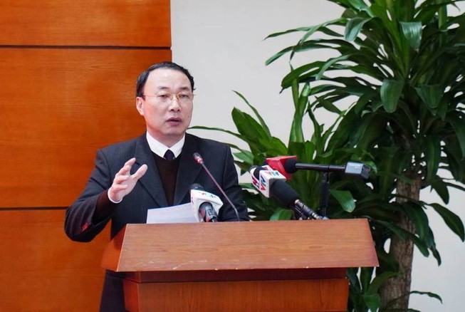 Phó chủ tịch tỉnh Lạng Sơn Nguyễn Công Trưởng nêu ý kiến về việc đề xuất cho lái xe mặc đồ bảo hộ thay vì phải cách ly. Ảnh: K. Lực