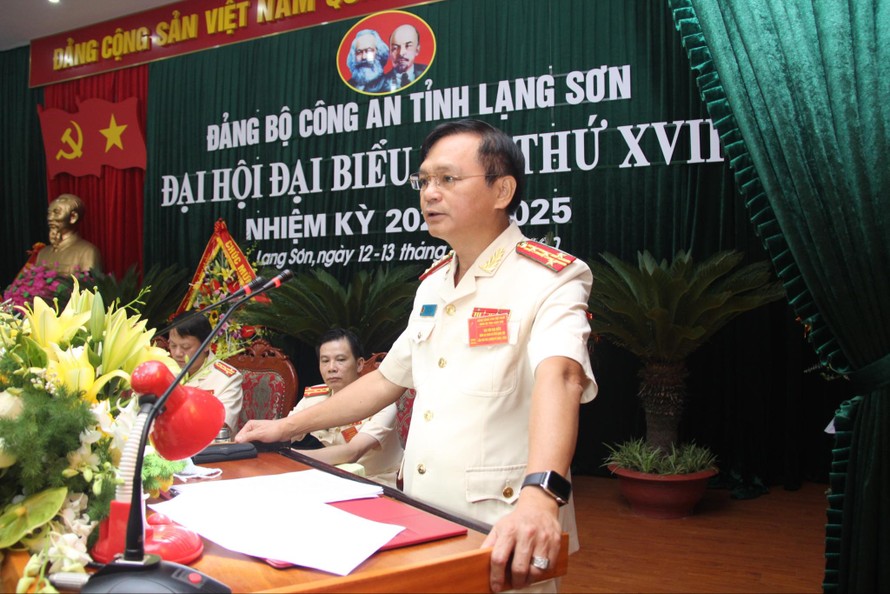 Đại tá Thái Hồng Công, tân Bí thư đảng ủy công an tỉnh Lạng Sơn phát biểu nhận nhiệm vụ .Ảnh: Duy Chiến 