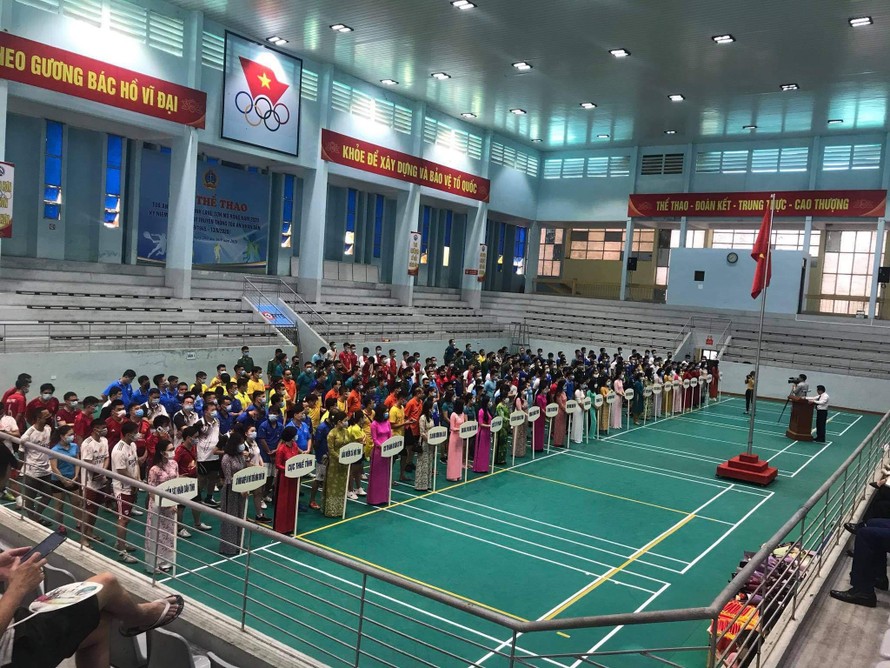 Đông đảo VĐV, quan khách, người cổ vũ tập trung dự Lễ Khai mạc "Giải thể thao TAND tỉnh Lạng Sơn mở rộng", tổ chức vào sáng 5/9. 