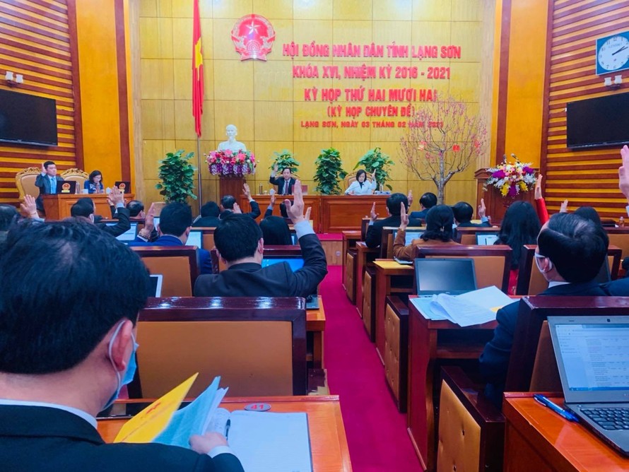 HĐND tỉnh Lạng Sơn biểu quyết thông qua miễn nhiệm chức vụ Phó chủ tịch UBND tỉnh và Ủy viên UBND tỉnh Lạng Sơn .Ảnh: Duy Chiến