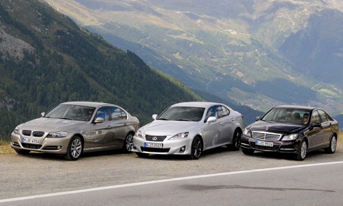 Các dòng xe sang BMW, Lexus và Mercedes.