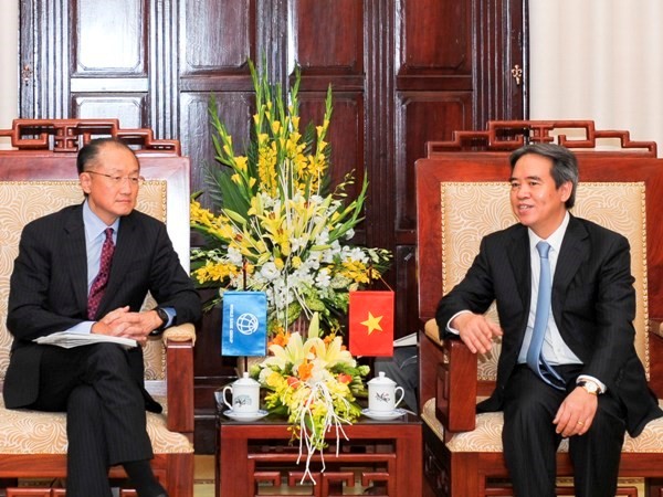 Thống đốc Nguyễn Văn Bình tiếp Chủ tịch Ngân hàng Thế giới Jim Yong Kim. (Nguồn: Ngân hàng Nhà nước). 
