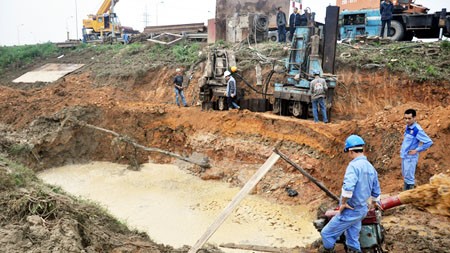 Đường ống dẫn nước sạch sông Đà về Hà Nội liên tiếp bị vỡ từ khi khai thác