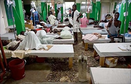 Gần 900 ca tử vong do Ebola