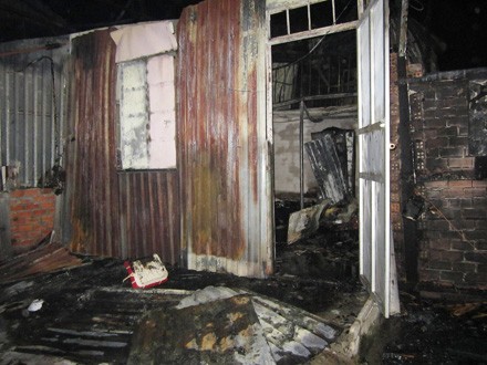 Hiện trường vụ cháy khiến 4 căn nhà bị thiêu rụi