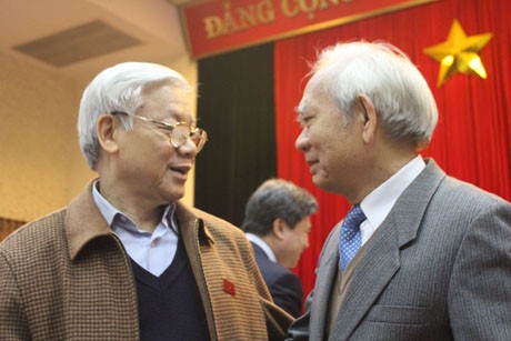 Tổng bí Thư Nguyễn Phú Trọng (bên trái) khẳng định vi phạm của ông Truyền đến mức nào thì xử lý đến mức đấy, kể cả là khai trừ ra khỏi Đảng 