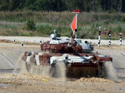 Xe tăng T-72B3 tại cuộc đua ở thao trường Alabino. 